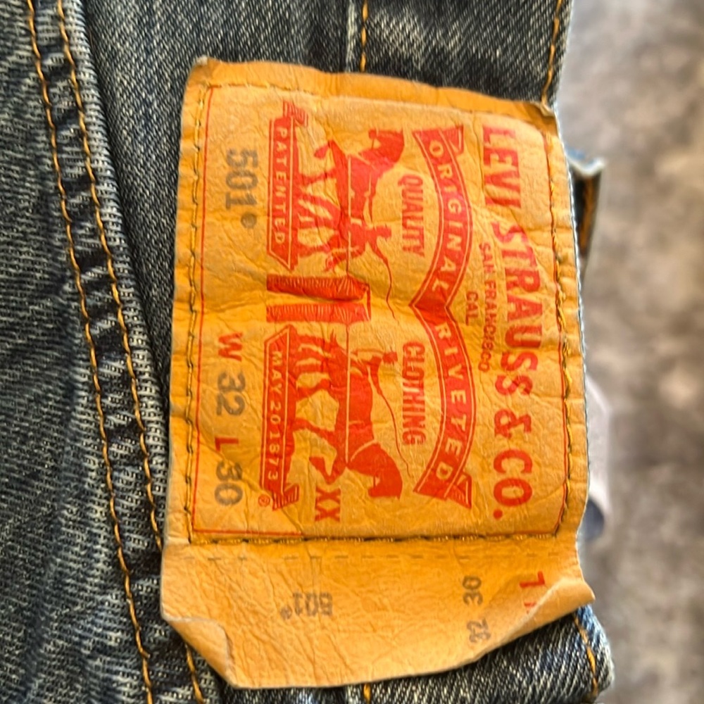 Levi’s!! Button fly 501 size 32 x 30